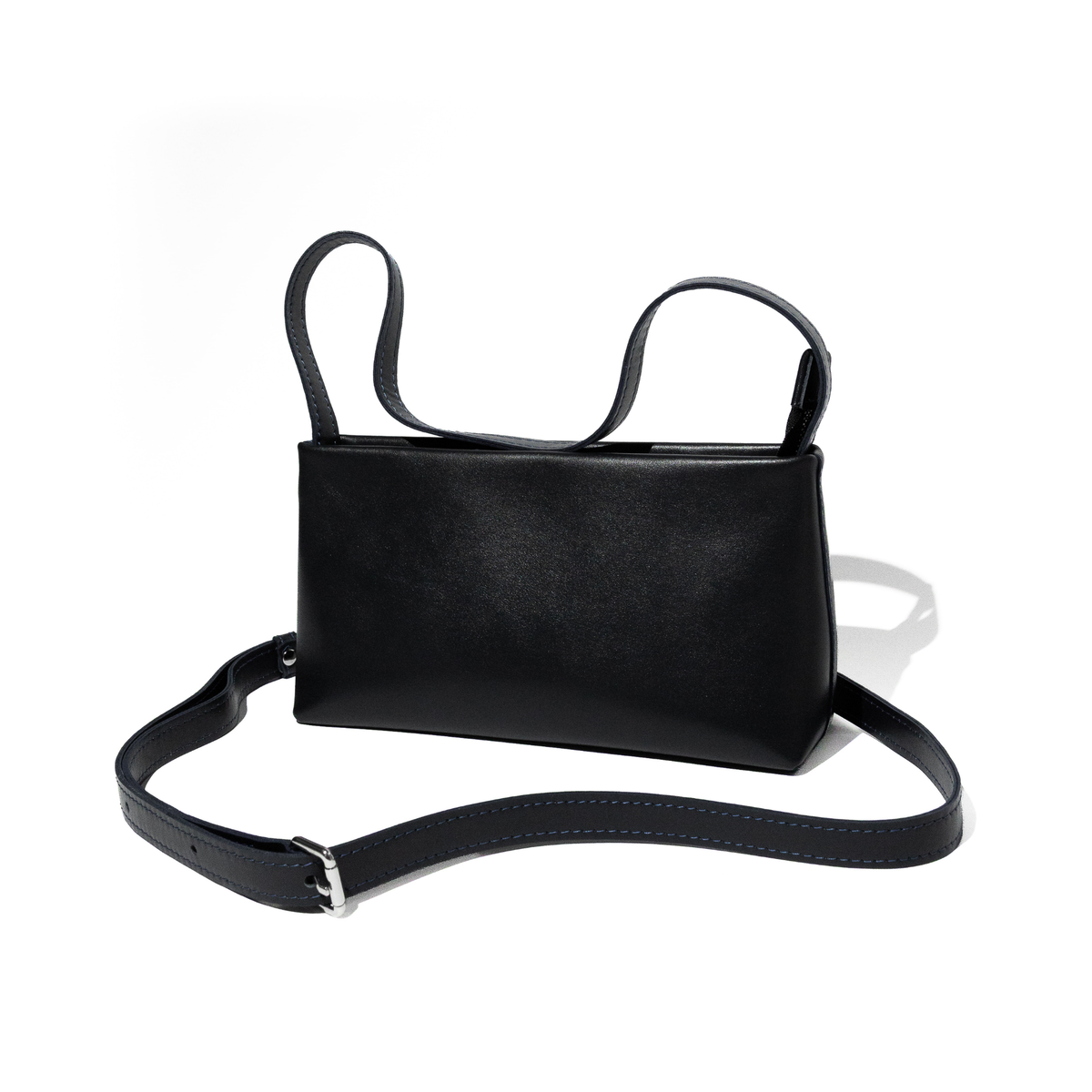 JURGI Kaita multi-way leather bag in dark navy – real leather handbag, view 2